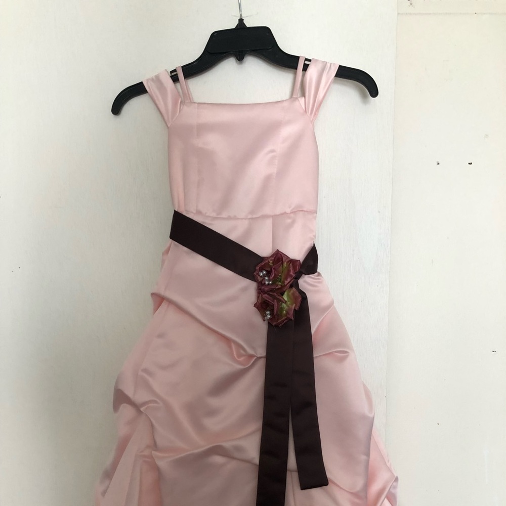 Kid collection dress size 6. Worn once.